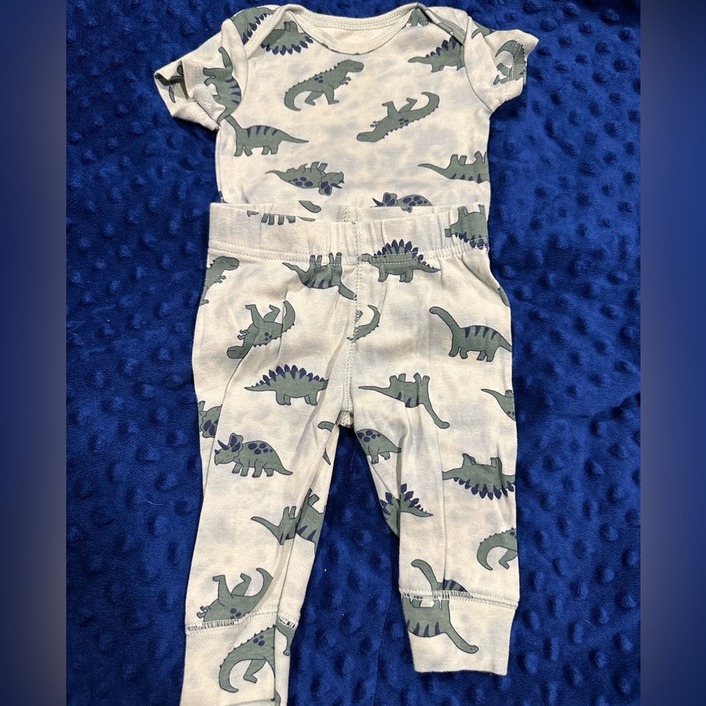Carters Child of Mine 2-6 mo 2 piece outfit